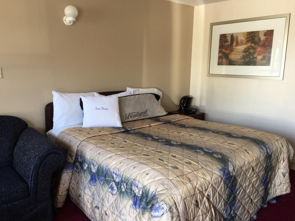Good Night Inn Port Colborne Room photo